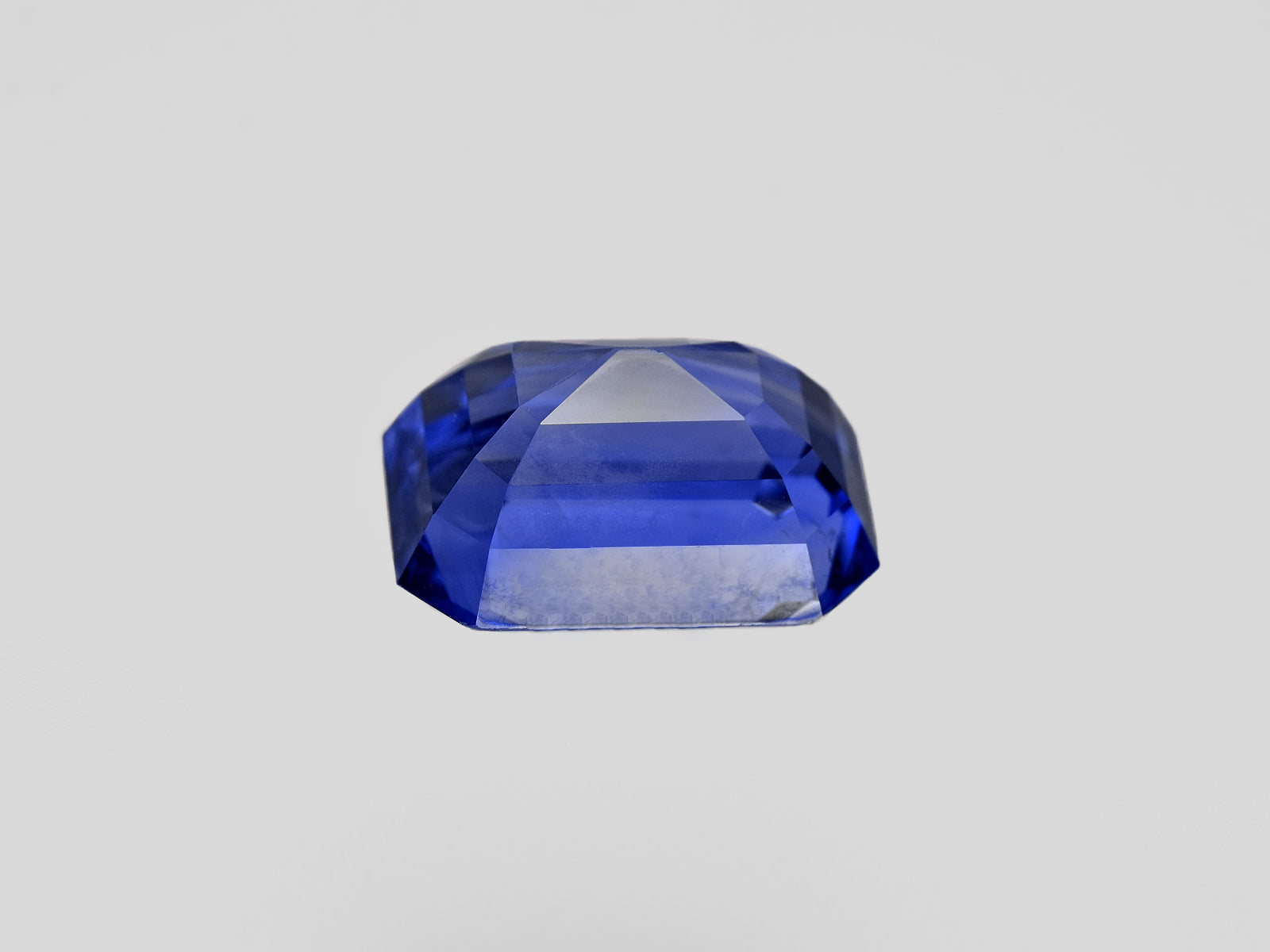 8801403-octagonal-intense-blue-grs-sri-lanka-natural-blue-sapphire-3.56-ct