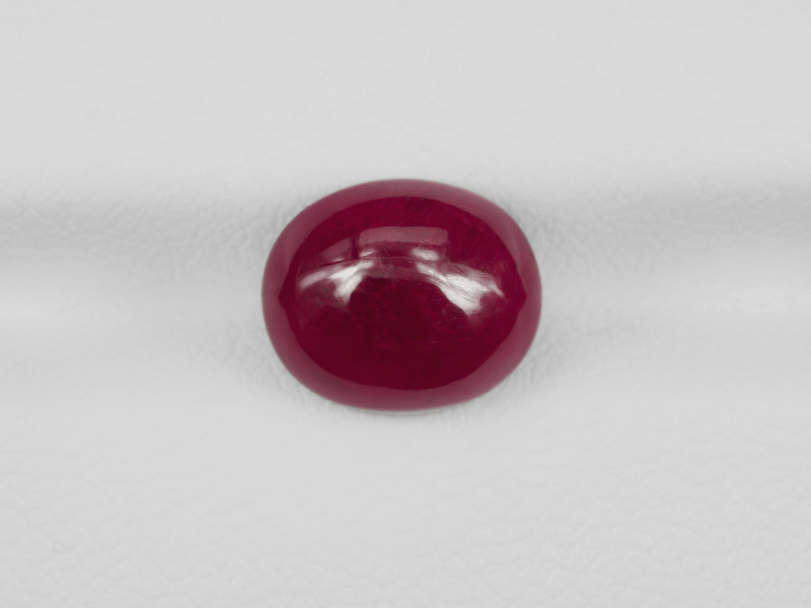 8800711-cabochon-blood-red-igi-mozambique-natural-ruby-5.19-ct