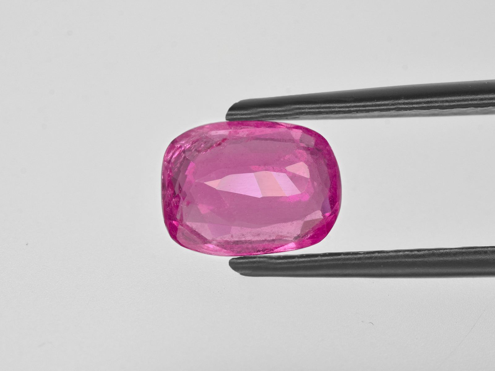 8801072-cushion-pink-red-igi-madagascar-natural-ruby-3.26-ct