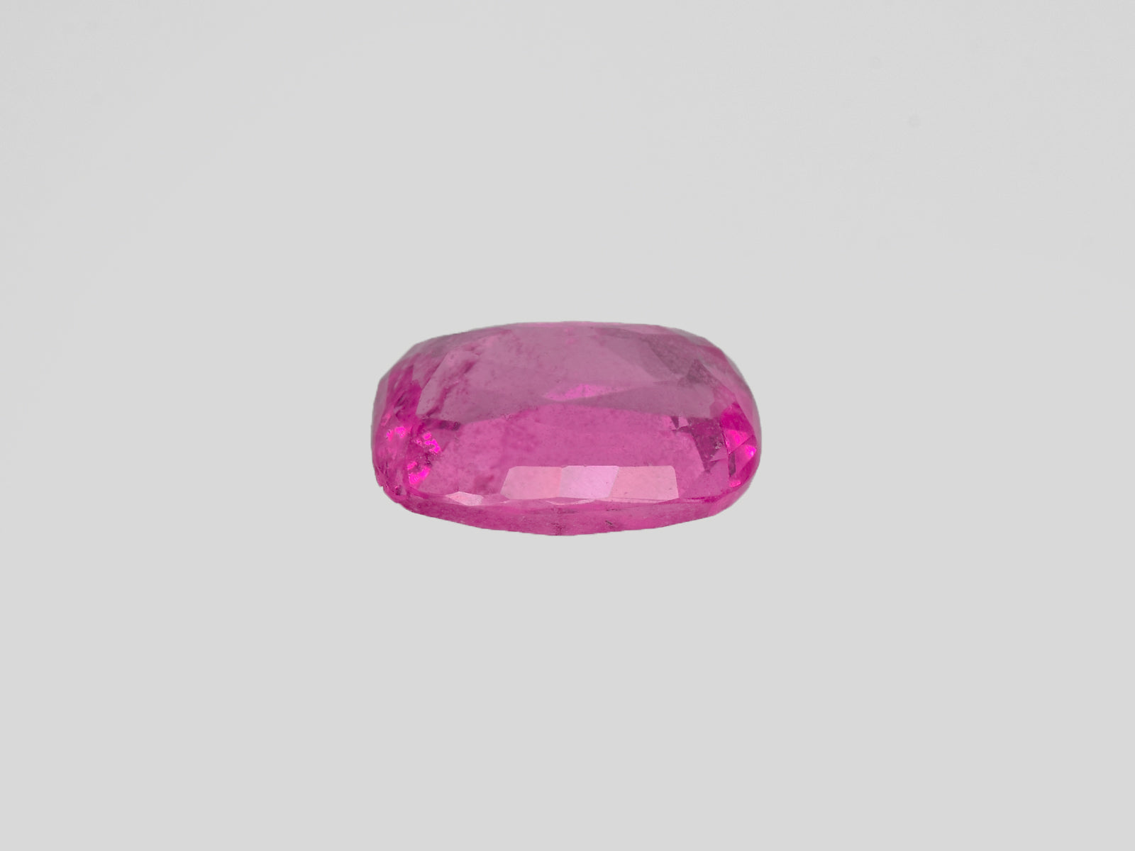 8801072-cushion-pink-red-igi-madagascar-natural-ruby-3.26-ct