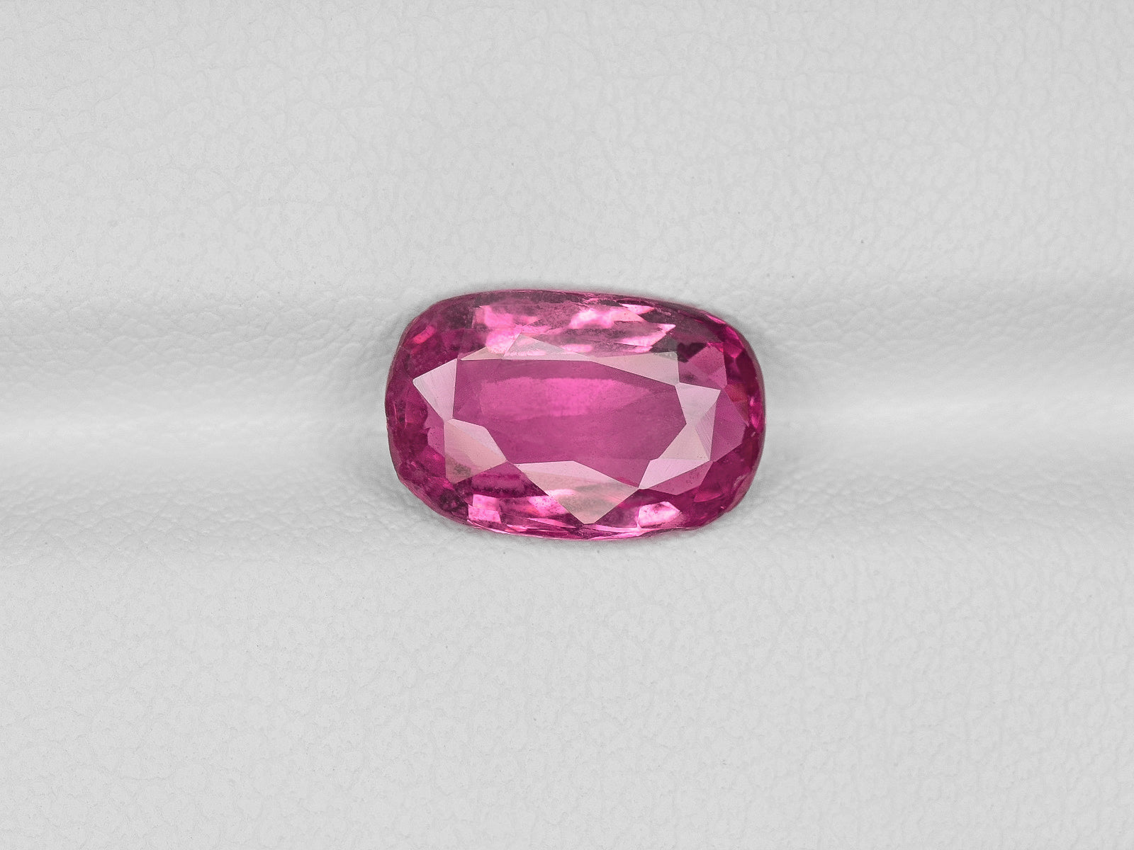 8800681-oval-pink-red-igi-madagascar-natural-ruby-3.03-ct