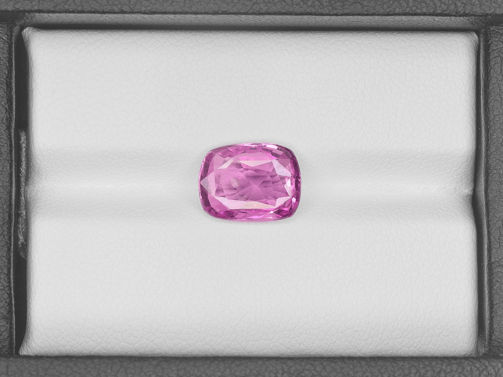 8800684-cushion-soft-pink-red-igi-madagascar-natural-ruby-3.48-ct