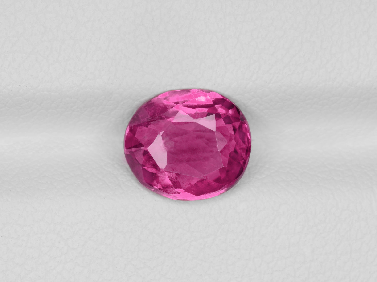 8800687-oval-intense-pink-red-igi-madagascar-natural-ruby-2.65-ct