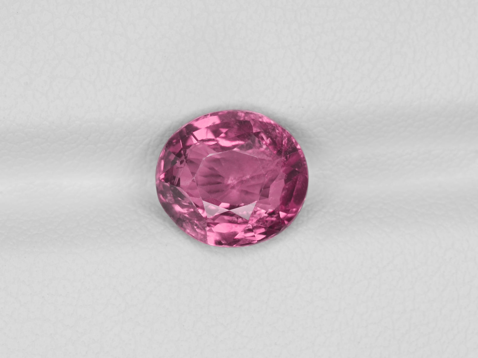 8800688-oval-pink-igi-madagascar-natural-pink-sapphire-3.52-ct
