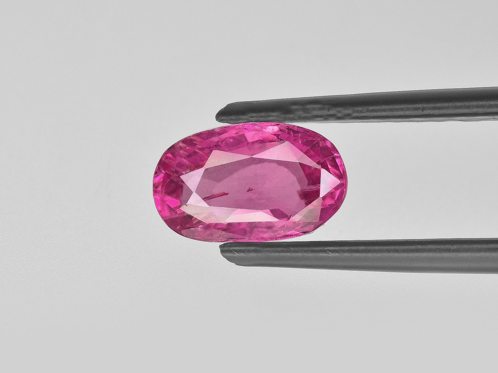 8800690-oval-lively-pink-red-igi-madagascar-natural-ruby-2.52-ct