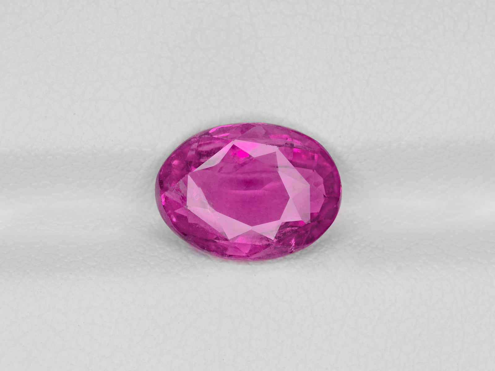 8800691-oval-intense-pink-red-igi-madagascar-natural-ruby-3.16-ct