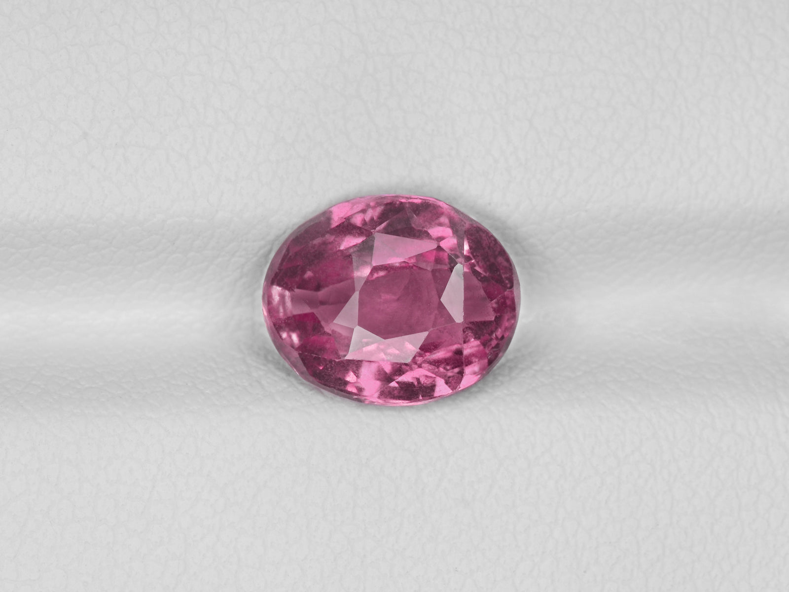 8800697-oval-pink-igi-madagascar-natural-pink-sapphire-3.42-ct
