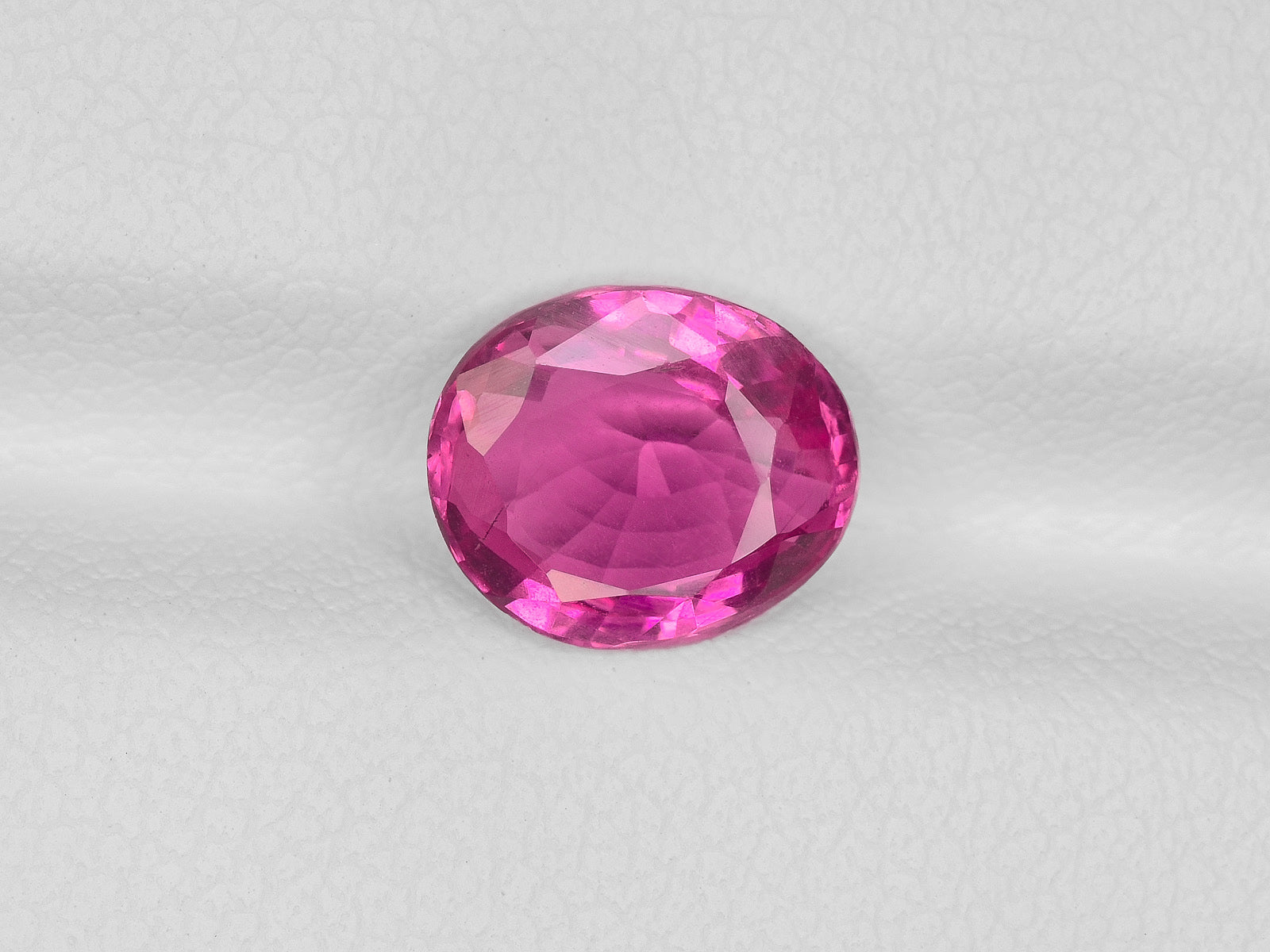 8800700-oval-bright-pink-red-igi-madagascar-natural-ruby-2.17-ct