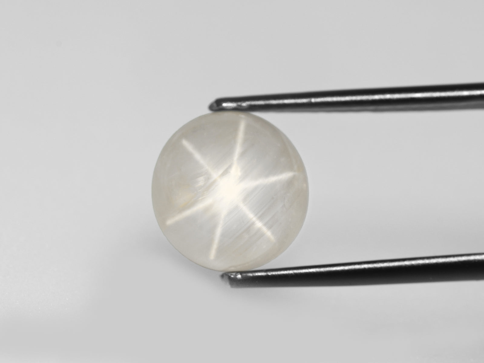 8800742-cabochon-greyish-white-igi-burma-natural-fancy-star-sapphire-10.30-ct