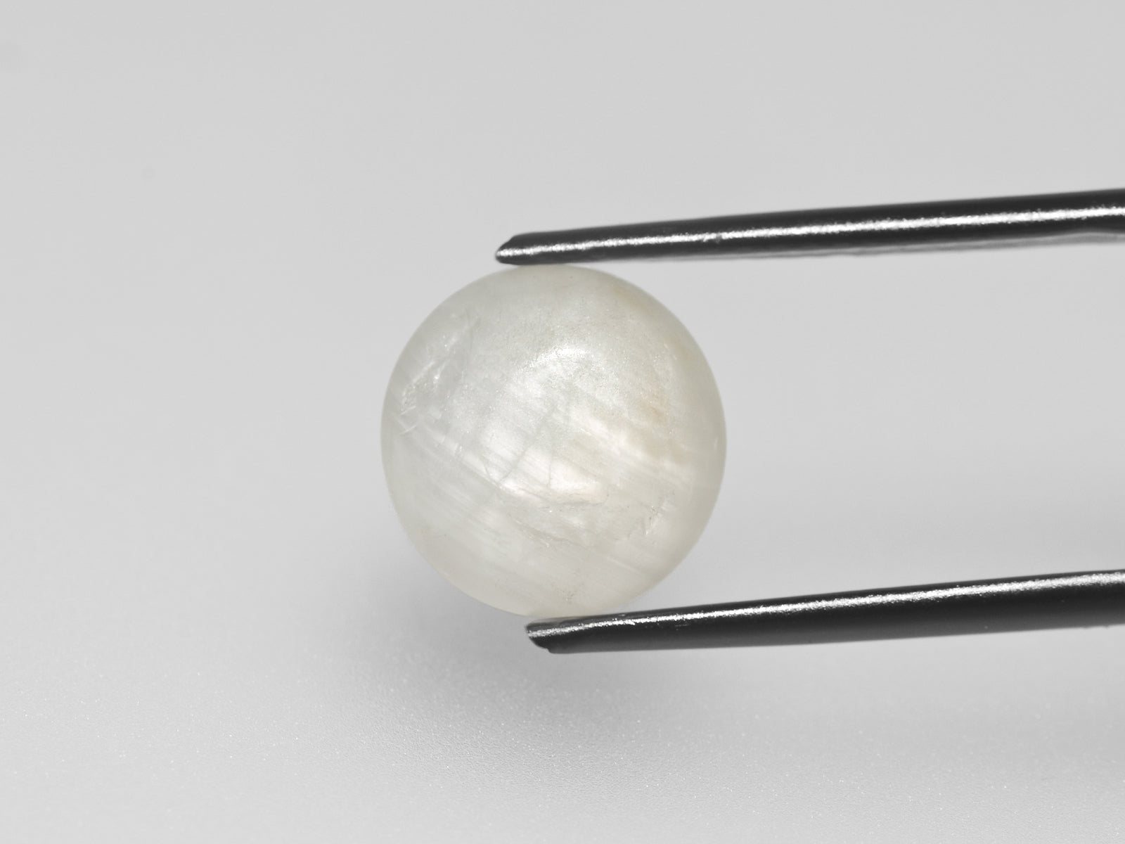 8800742-cabochon-greyish-white-igi-burma-natural-fancy-star-sapphire-10.30-ct
