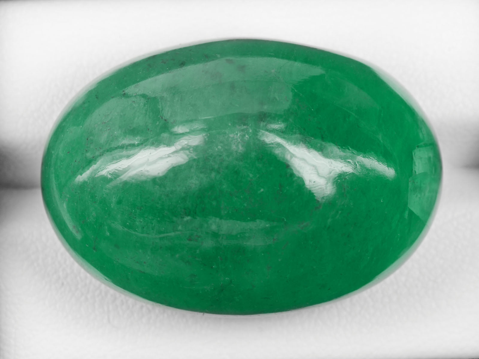 8800568-cabochon-leaf-green-russia-natural-emerald-97.94-ct
