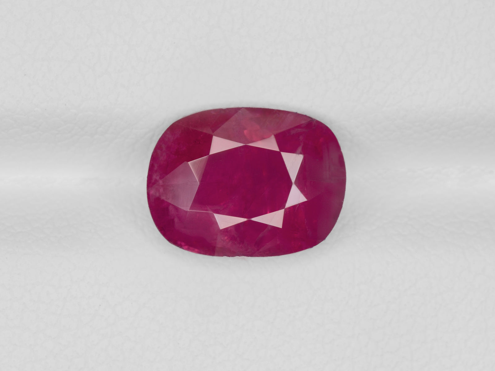8800834-cushion-velvety-intense-pinkish-red-grs-burma-natural-ruby-3.93-ct