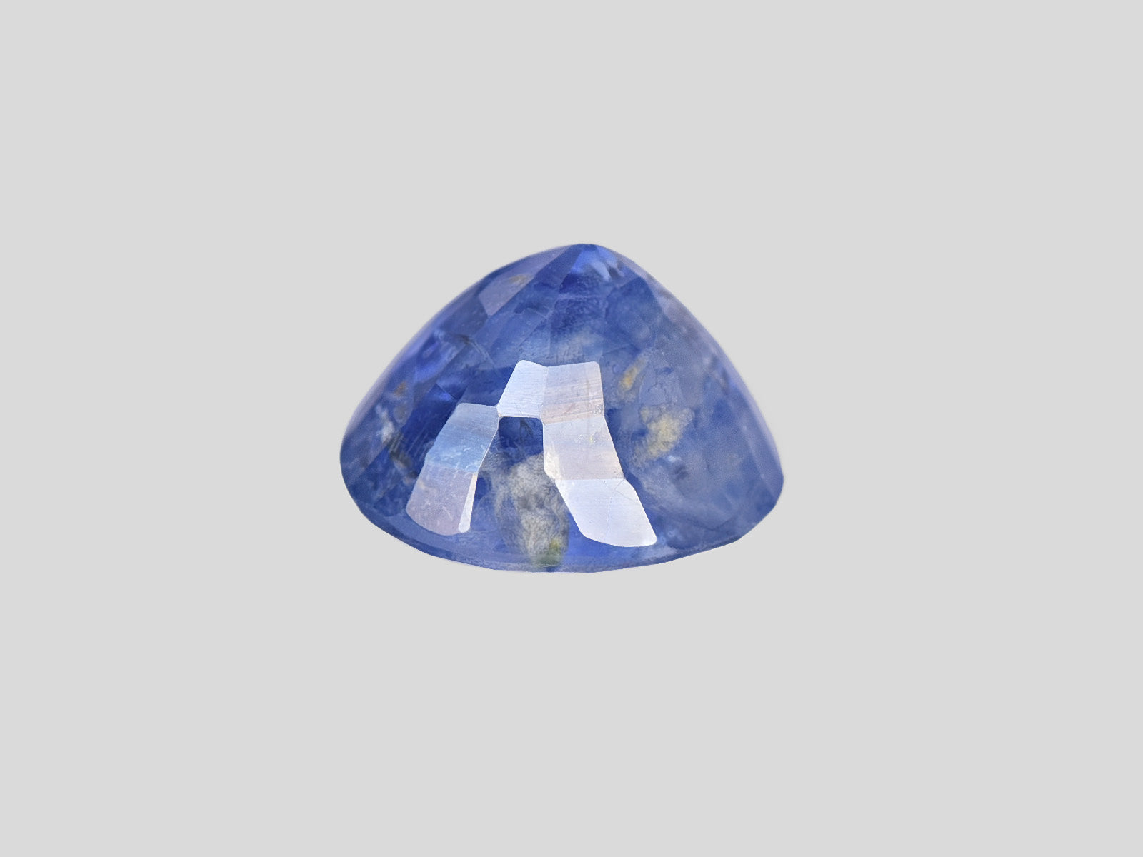 8801947-oval-intense-blue-color-zoning-gia-igi-kashmir-natural-blue-sapphire-1.79-ct