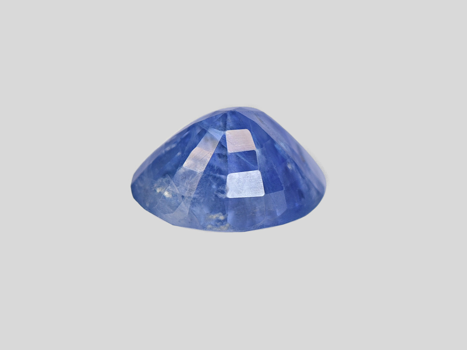 8801947-oval-intense-blue-color-zoning-gia-igi-kashmir-natural-blue-sapphire-1.79-ct
