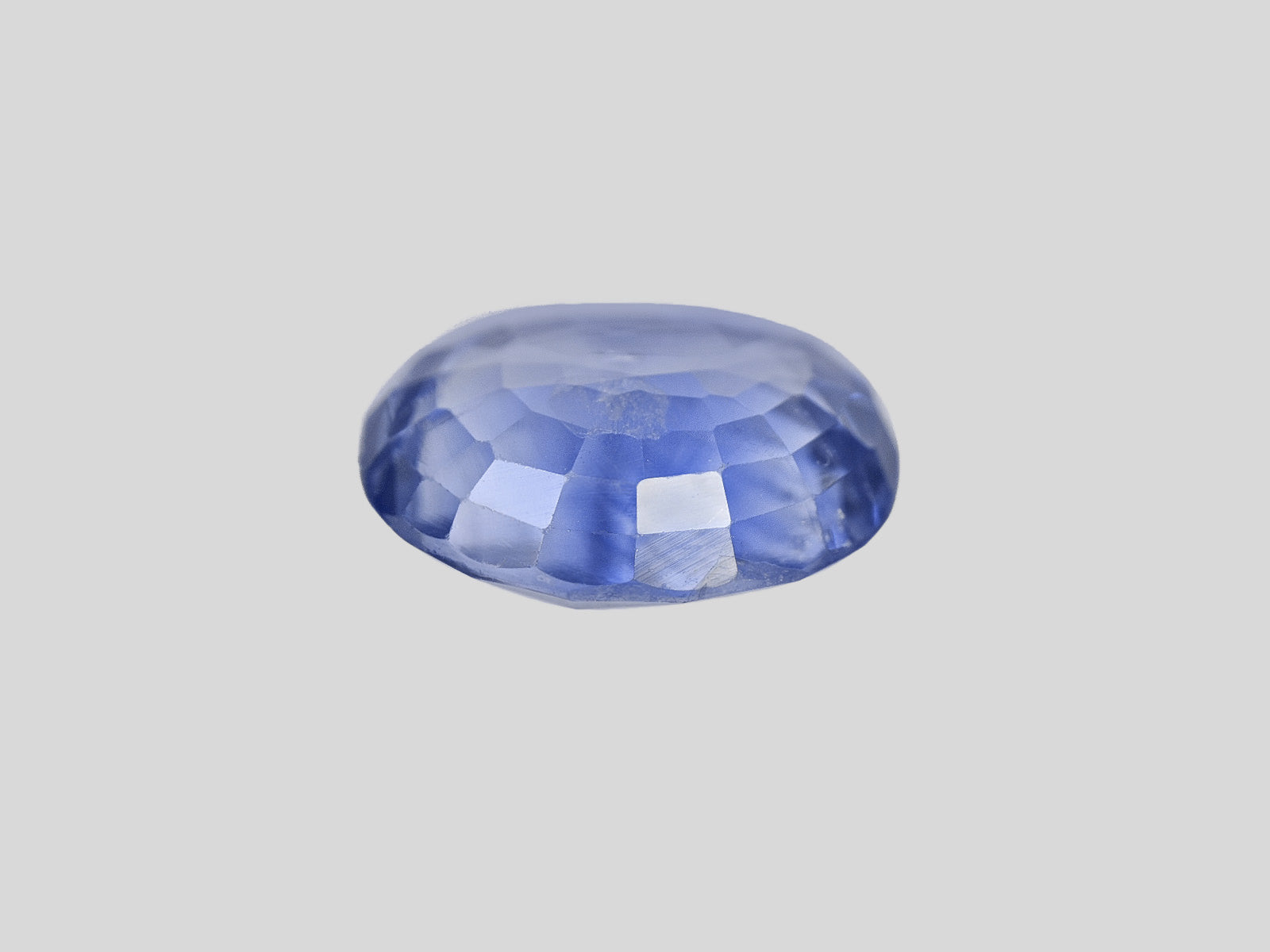 8801948-oval-intense-blue-color-zoning-gia-kashmir-natural-blue-sapphire-1.39-ct