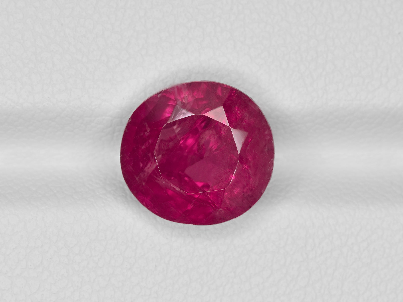 8800989-oval-deep-pinkish-red-grs-burma-natural-ruby-6.23-ct