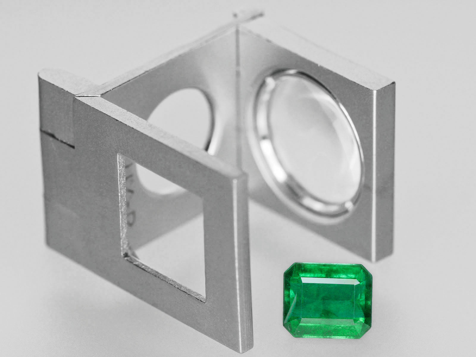 8800458-octagonal-deep-green-grs-zambia-natural-emerald-5.86-ct
