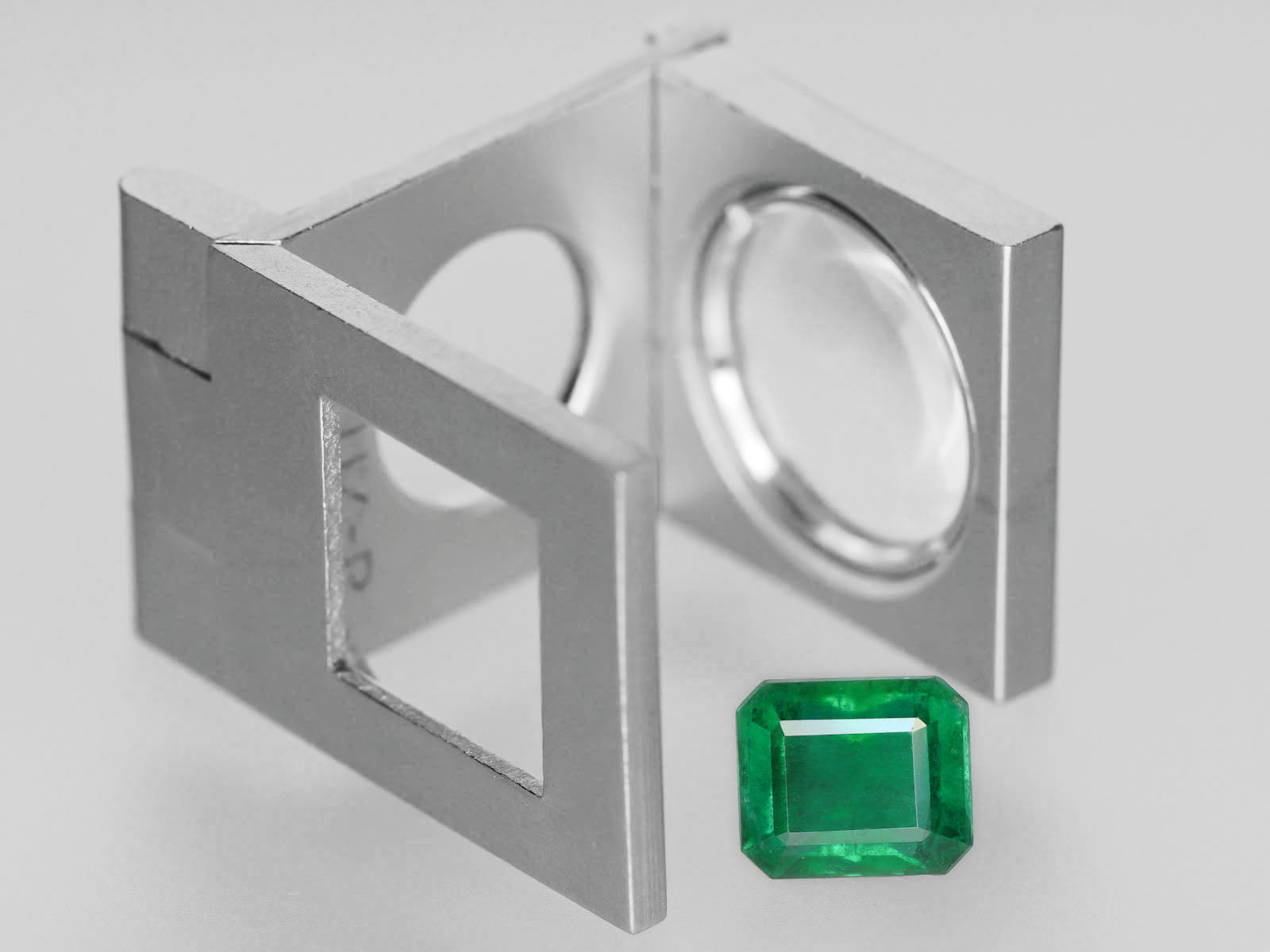 8800458-octagonal-deep-green-grs-zambia-natural-emerald-5.86-ct