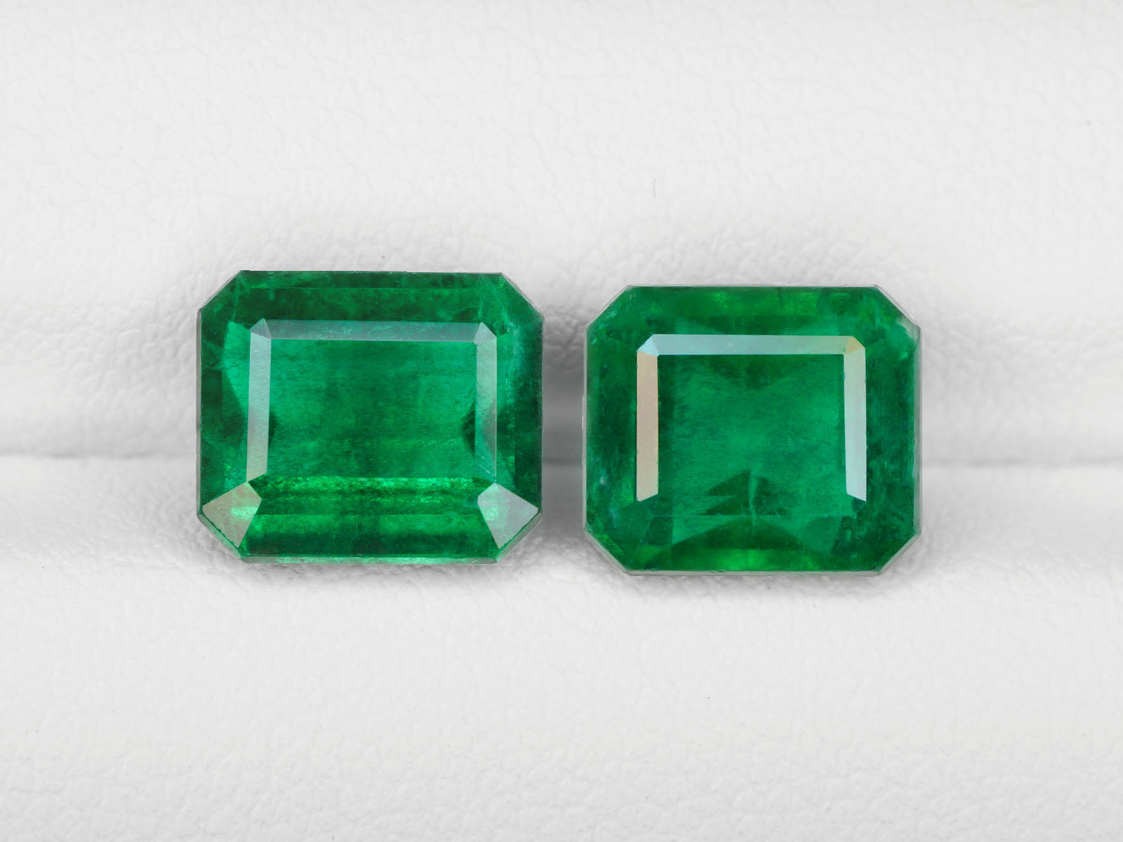 8800458-octagonal-deep-green-grs-zambia-natural-emerald-5.86-ct