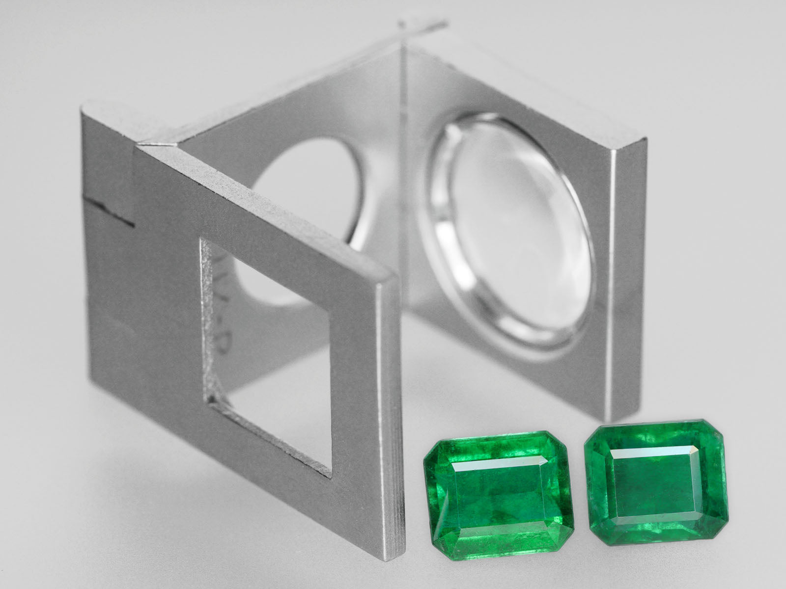 8800458-octagonal-deep-green-grs-zambia-natural-emerald-5.86-ct