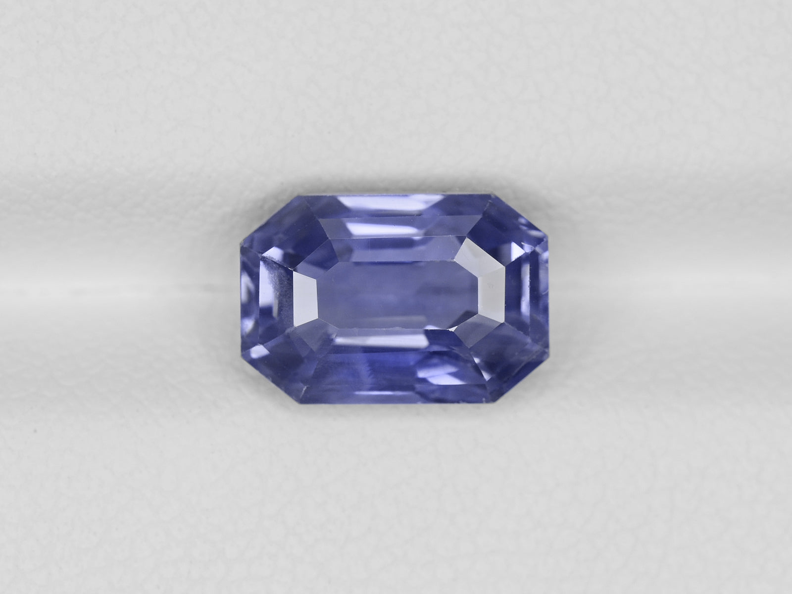 8800931-octagonal-violetish-blue-changing-to-violet-gia-sri-lanka-natural-color-change-sapphire-4.34-ct