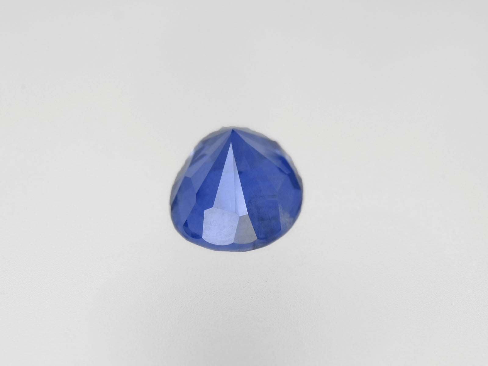 8800510-oval-velvety-cornflower-blue-grs-sri-lanka-natural-blue-sapphire-3.10-ct