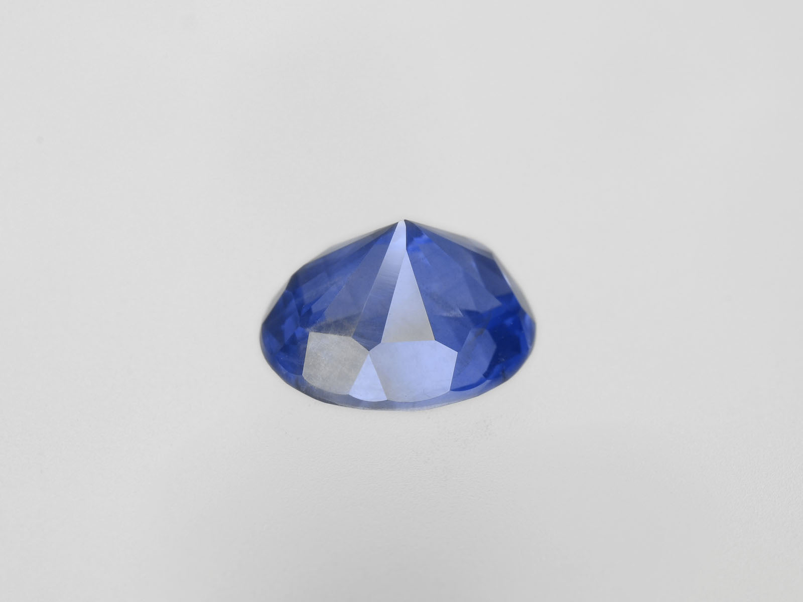 8800510-oval-velvety-cornflower-blue-grs-sri-lanka-natural-blue-sapphire-3.10-ct