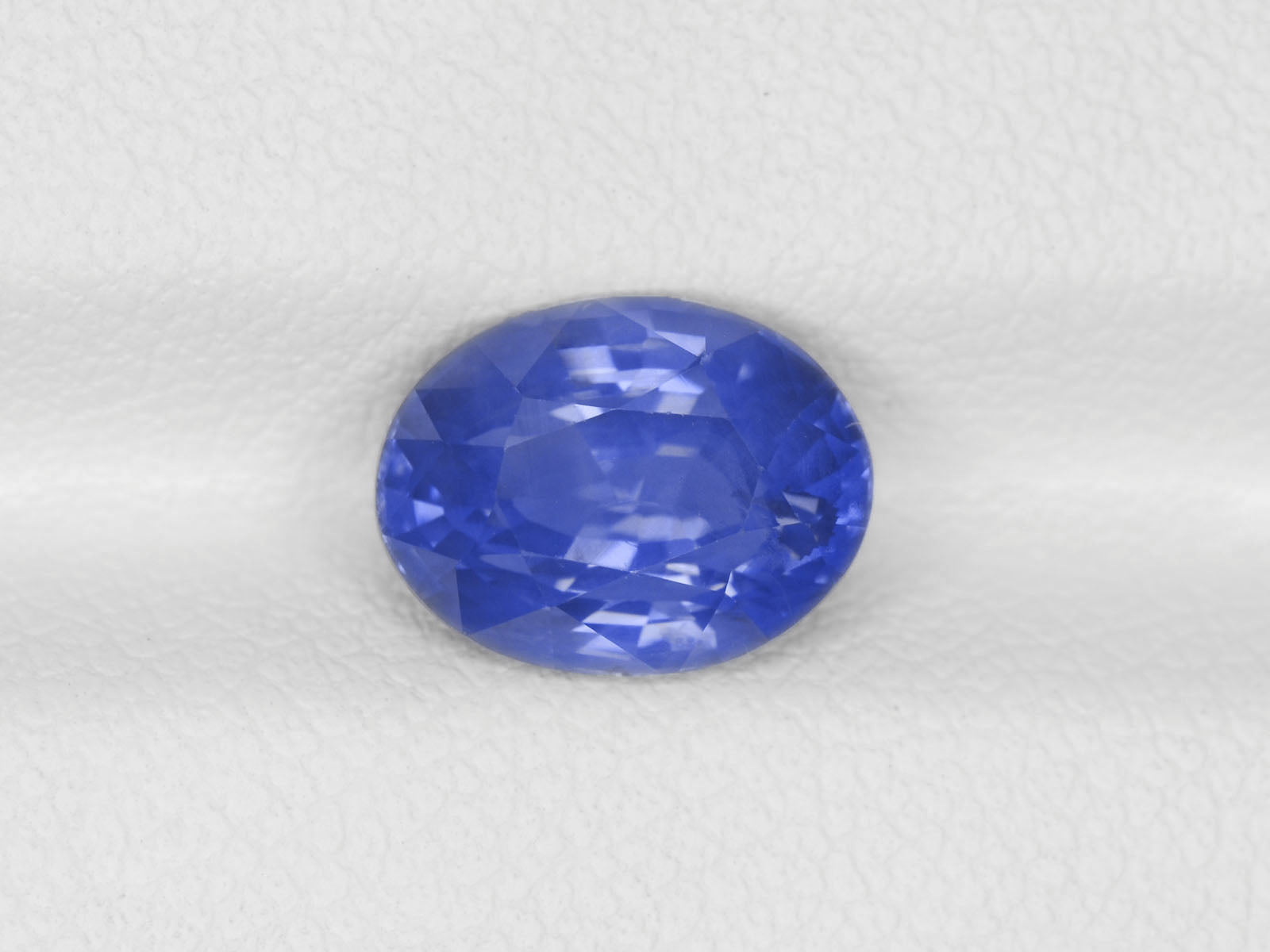 8800511-oval-velvety-intense-blue-grs-sri-lanka-natural-blue-sapphire-2.63-ct