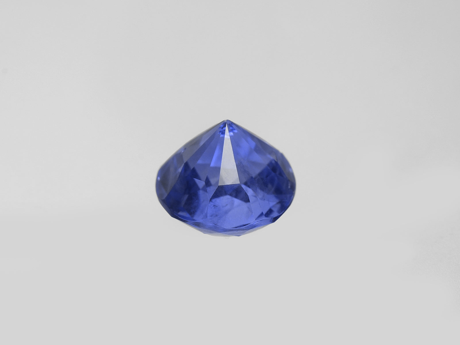 8800932-round-lustrous-intense-blue-gia-sri-lanka-natural-blue-sapphire-4.13-ct