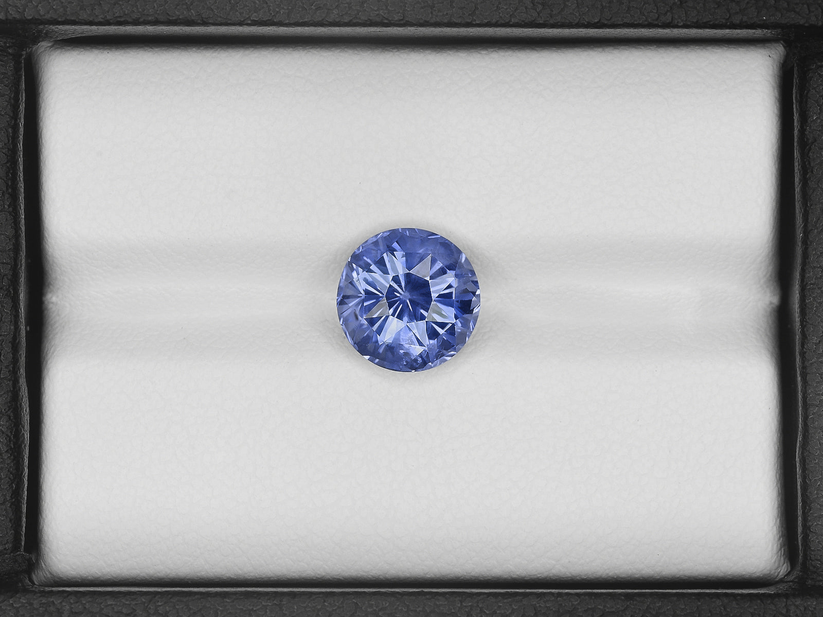 8800932-round-lustrous-intense-blue-gia-sri-lanka-natural-blue-sapphire-4.13-ct