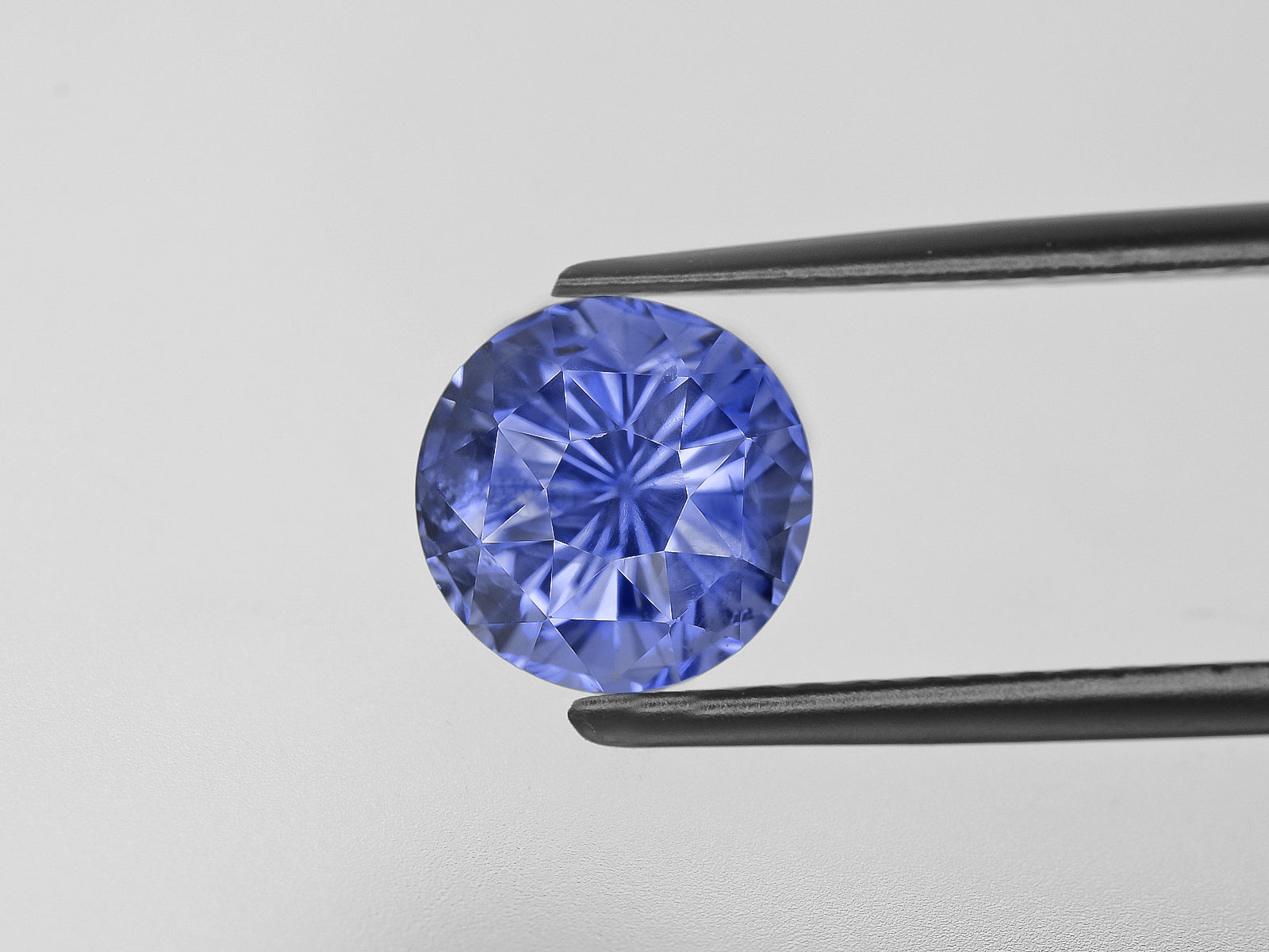 8800932-round-lustrous-intense-blue-gia-sri-lanka-natural-blue-sapphire-4.13-ct