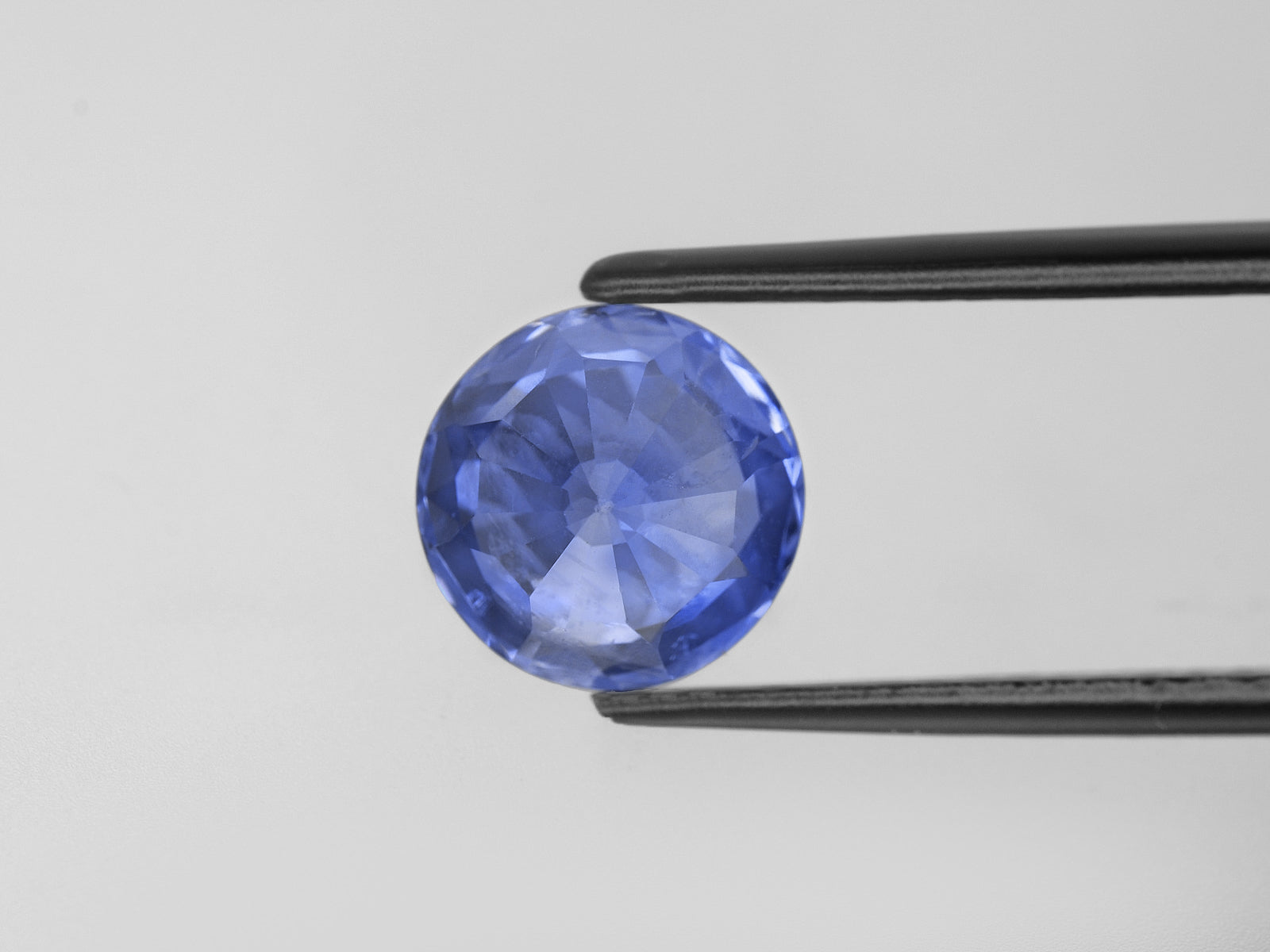 8800932-round-lustrous-intense-blue-gia-sri-lanka-natural-blue-sapphire-4.13-ct