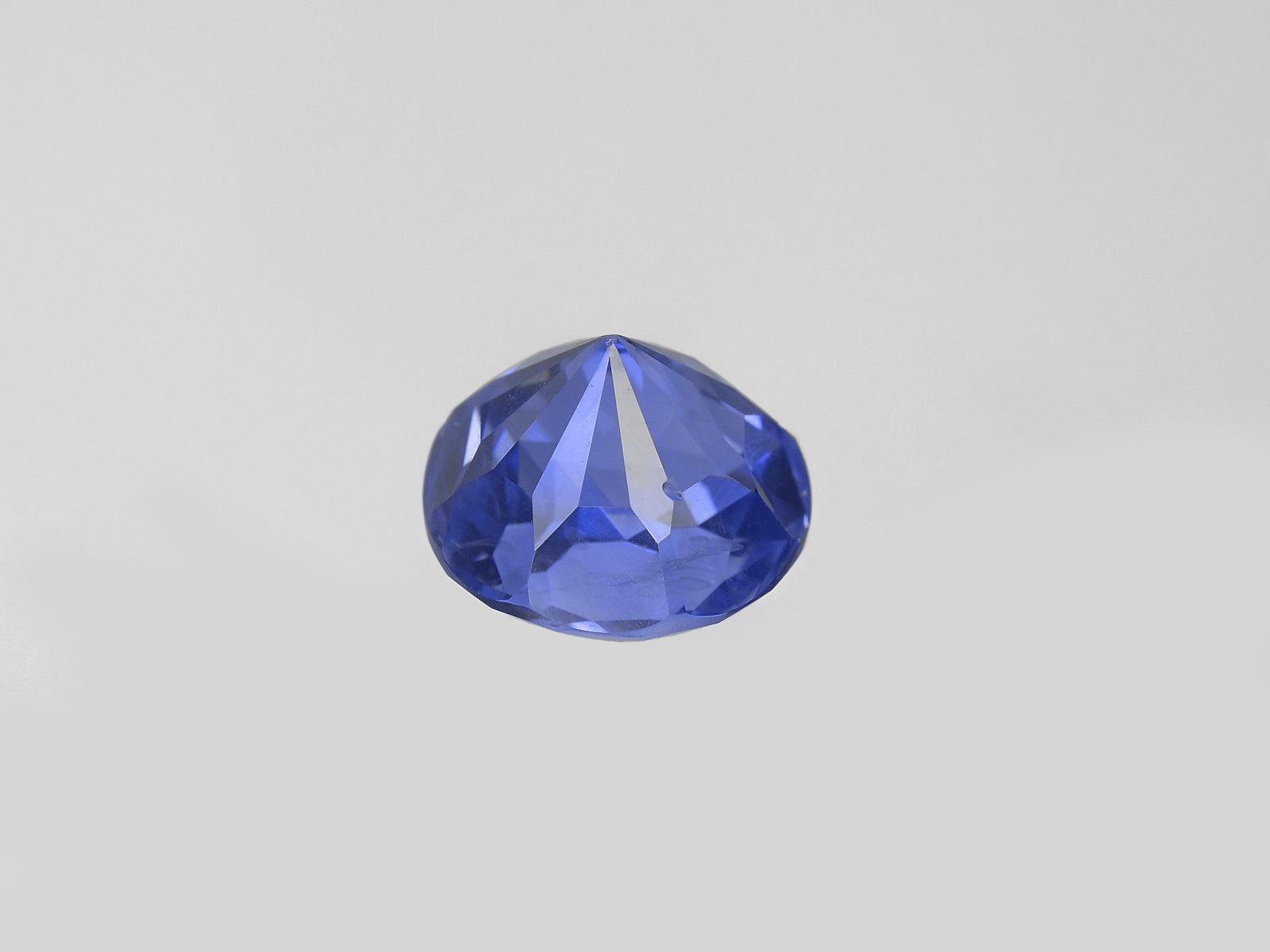 8800932-round-lustrous-intense-blue-gia-sri-lanka-natural-blue-sapphire-4.13-ct