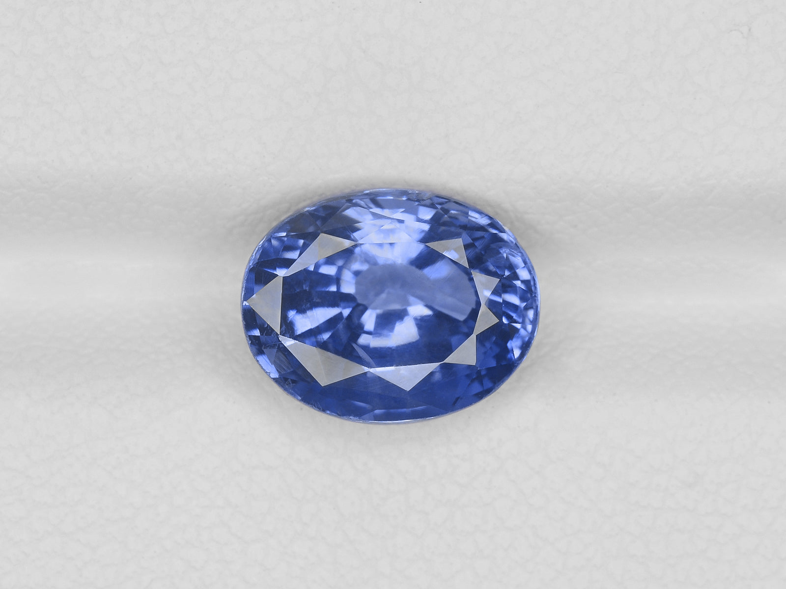8800920-oval-lively-blue-gia-kashmir-natural-blue-sapphire-4.22-ct