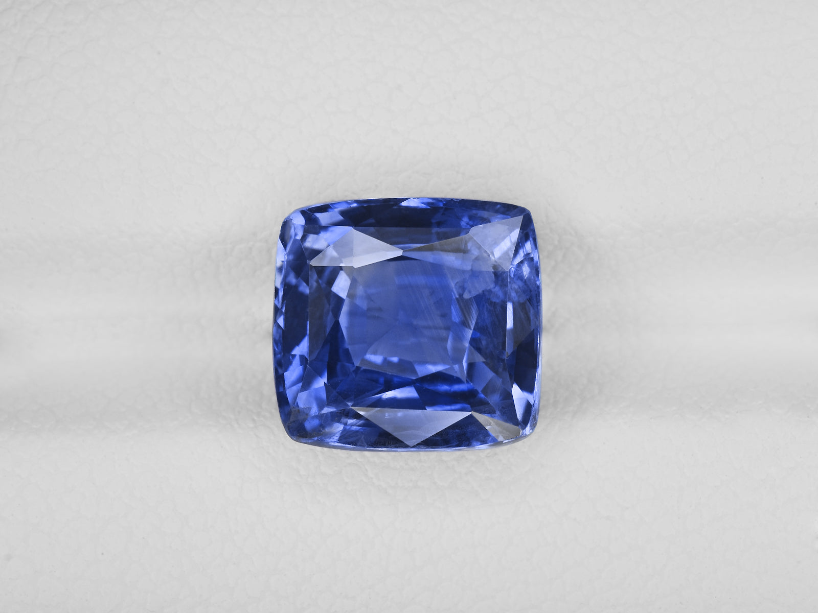 8801113-cushion-fiery-intense-blue-gia-kashmir-natural-blue-sapphire-4.67-ct