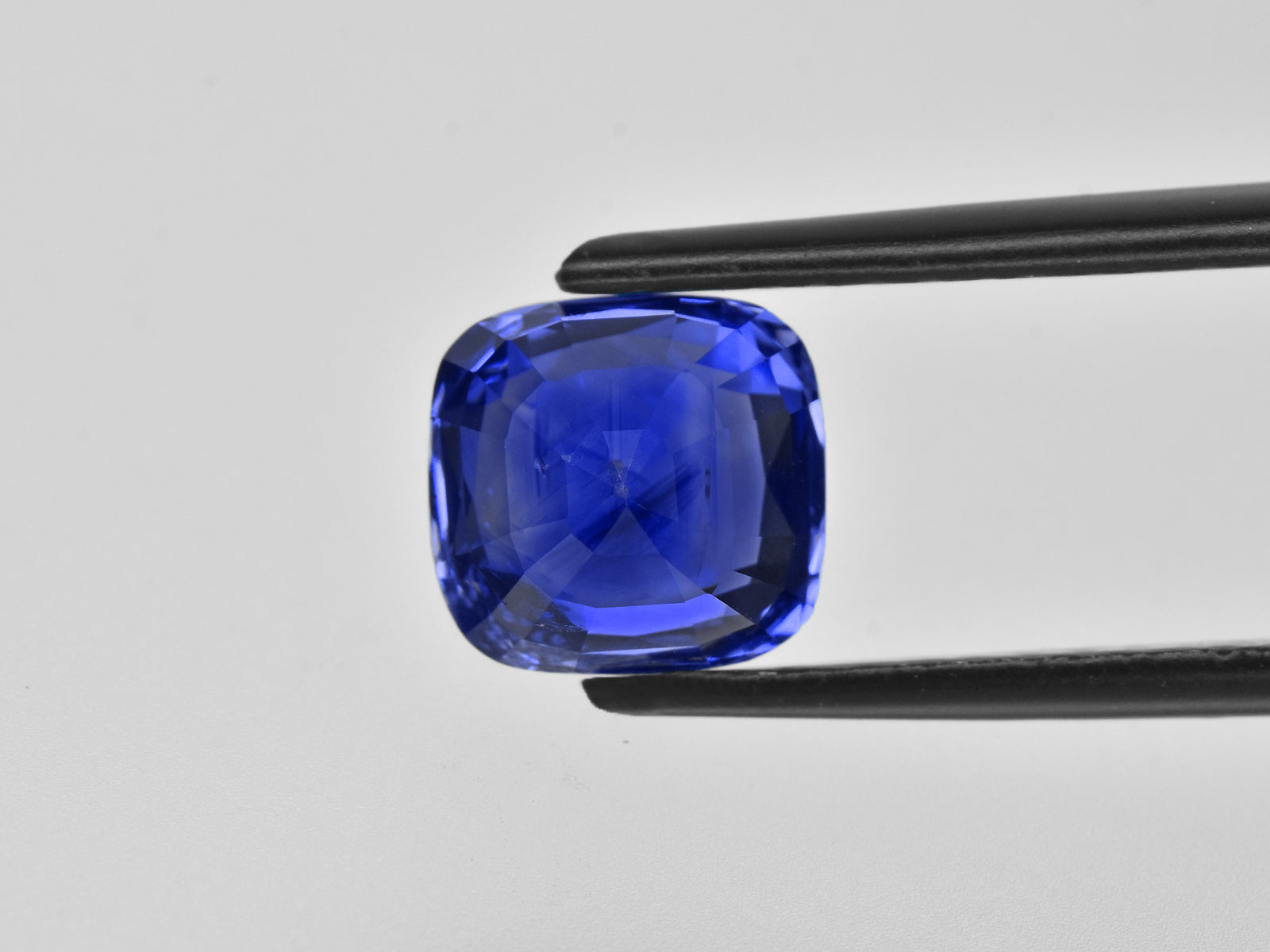 8801164-cushion-royal-blue-gia-grs-madagascar-natural-blue-sapphire-3.10-ct