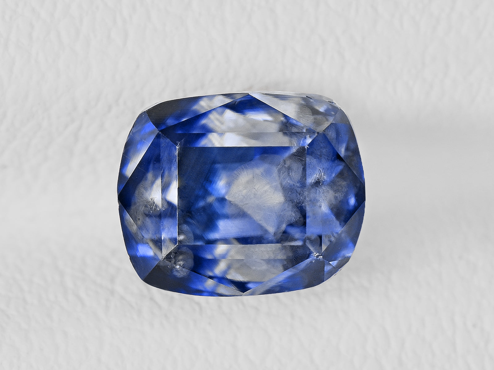 8801931-cushion-royal-blue-&-colorless-bi-color-grs-kashmir-natural-blue-sapphire-3.52-ct