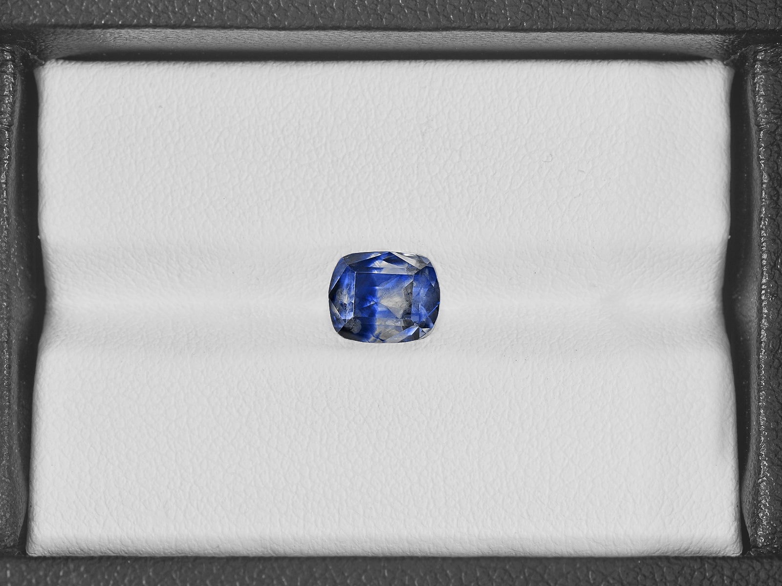 8801931-cushion-royal-blue-&-colorless-bi-color-grs-kashmir-natural-blue-sapphire-3.52-ct