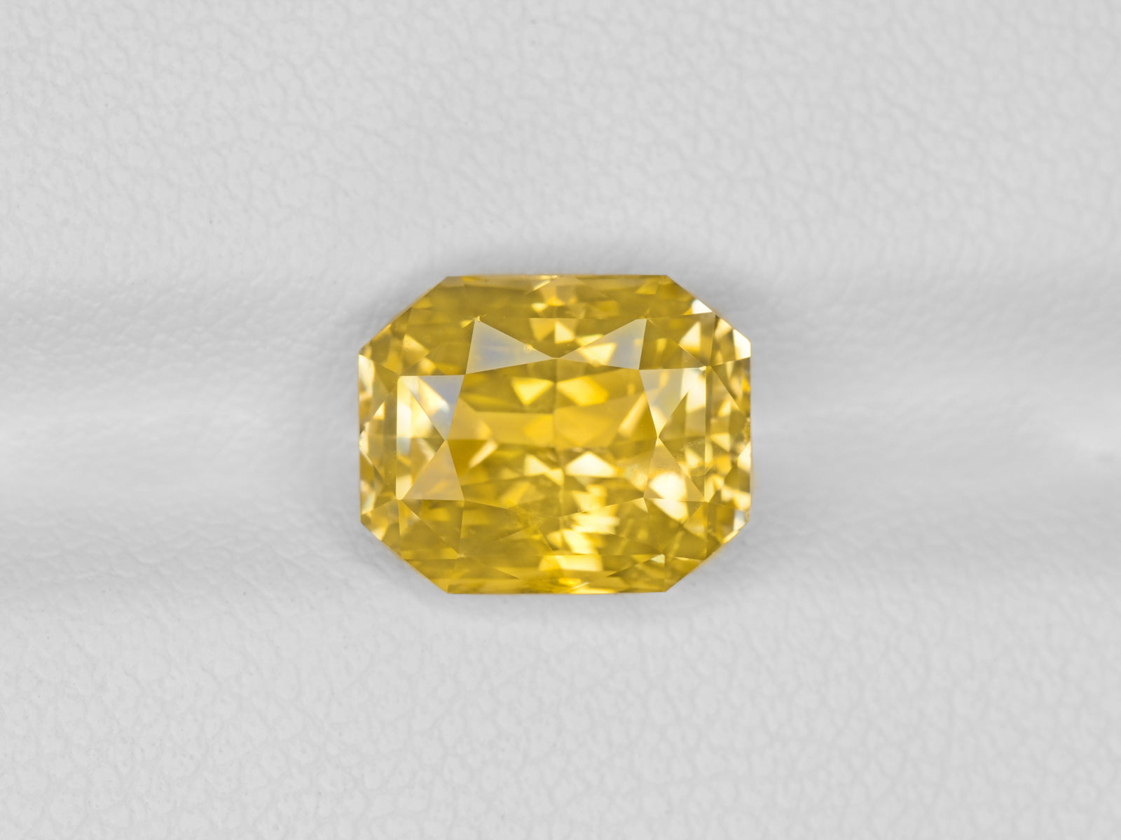 8800933-octagonal-fiery-vivid-yellow-gia-sri-lanka-natural-yellow-sapphire-5.12-ct