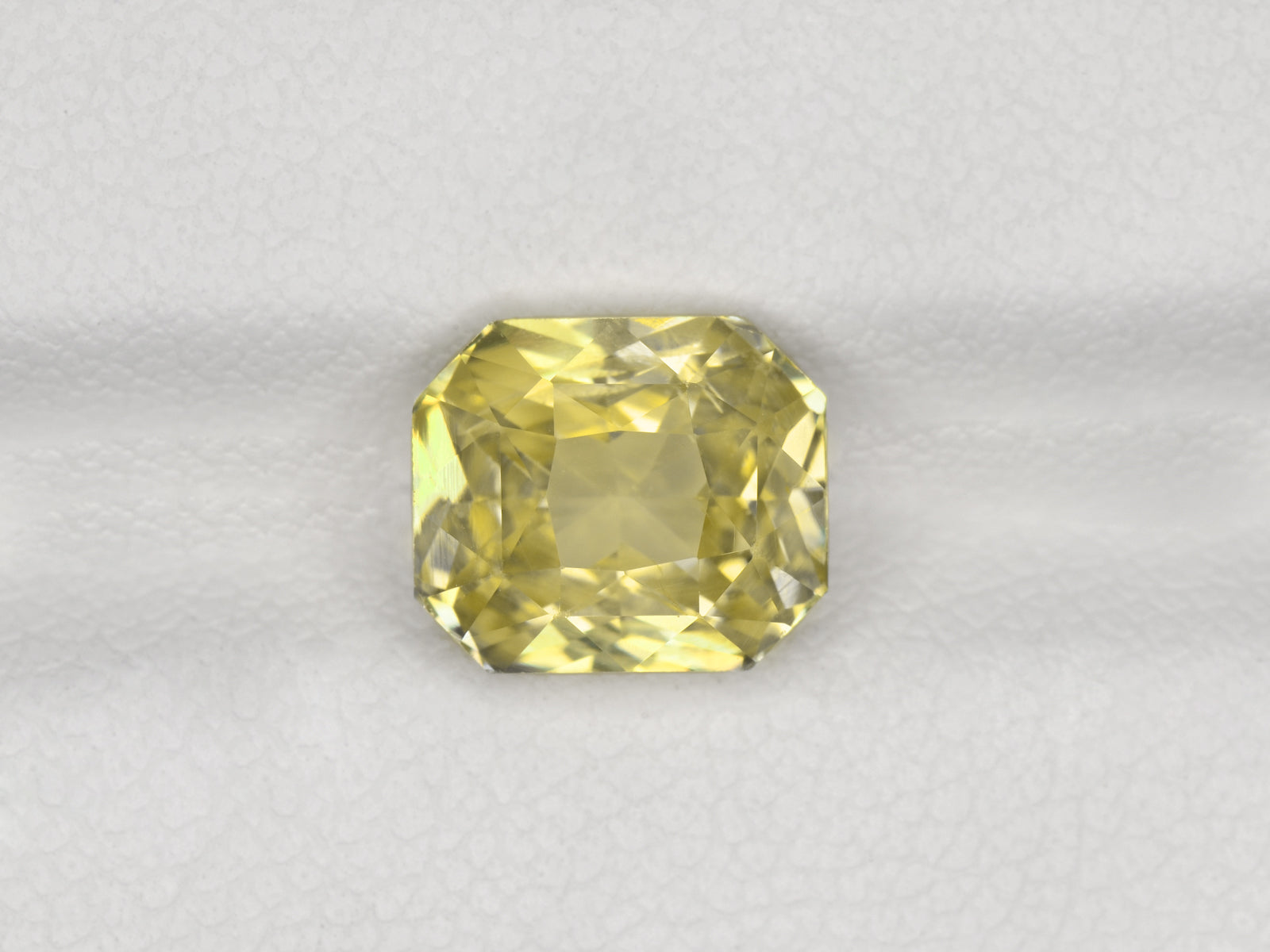 8800778-octagonal-lustrous-yellow-igi-sri-lanka-natural-yellow-sapphire-3.53-ct