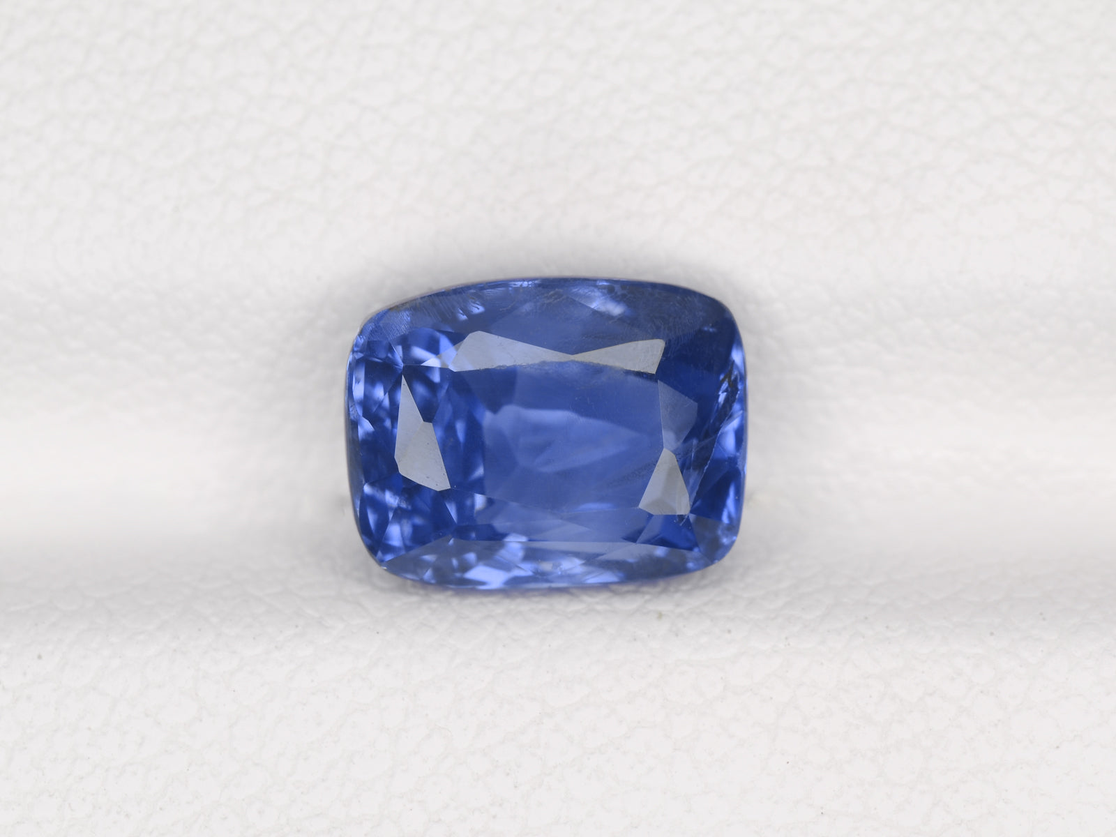 8800779-cushion-intense-blue-igi-sri-lanka-natural-blue-sapphire-3.02-ct