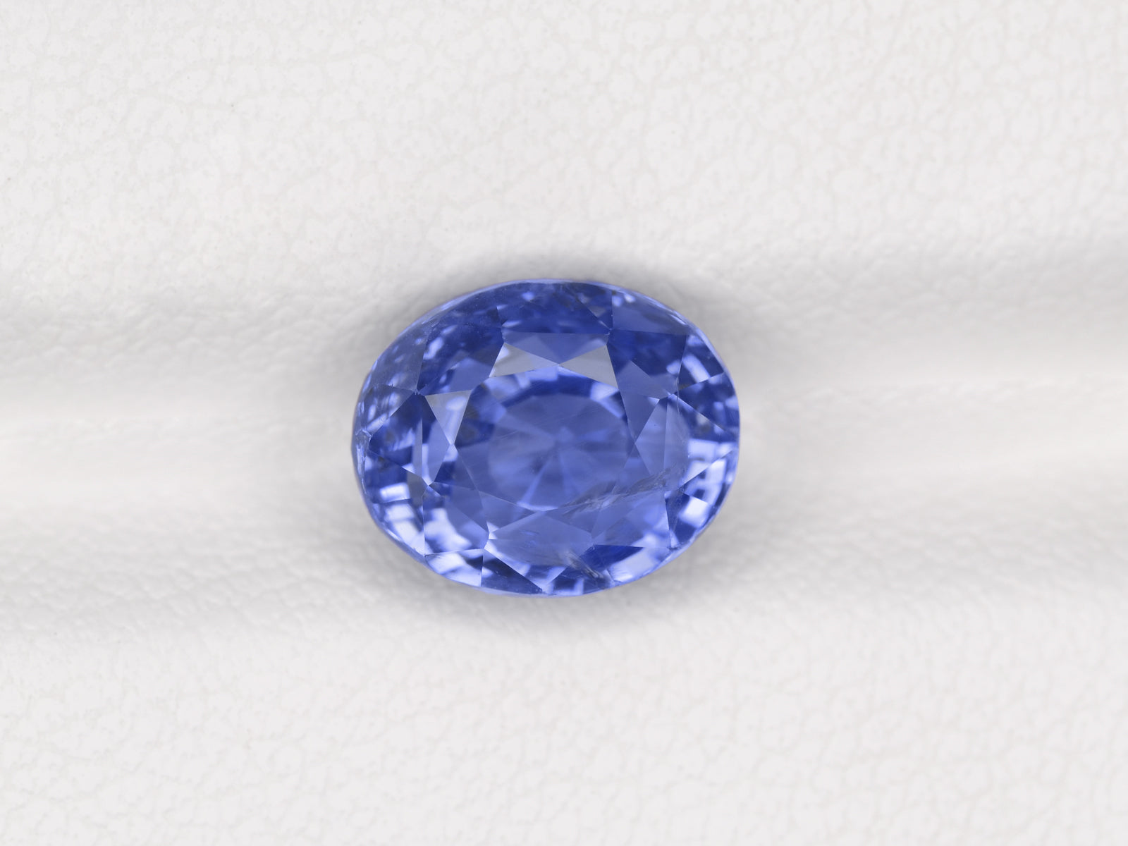 8800780-oval-lustrous-blue-igi-sri-lanka-natural-blue-sapphire-3.46-ct