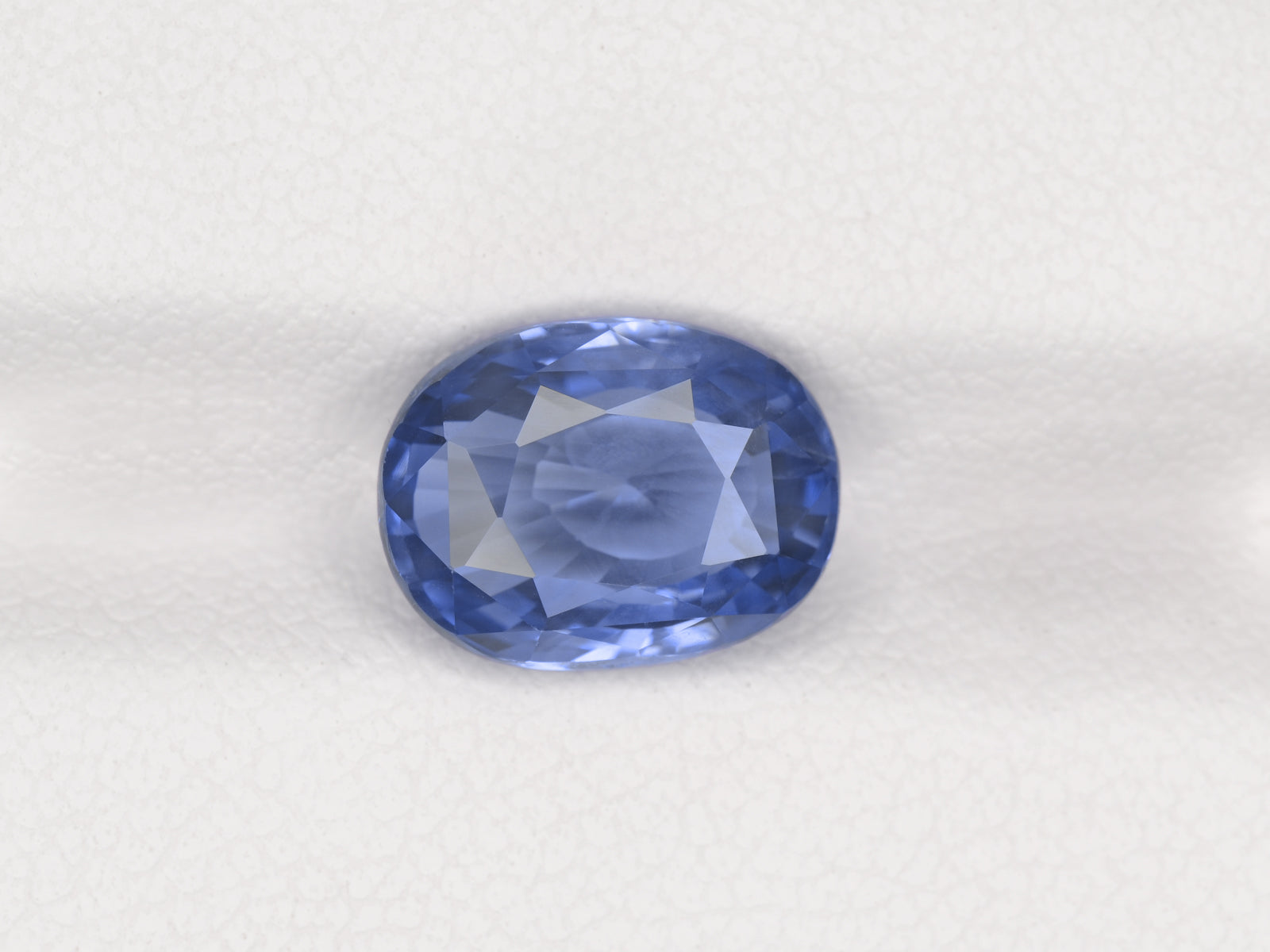 8800781-oval-medium-blue-igi-sri-lanka-natural-blue-sapphire-3.37-ct