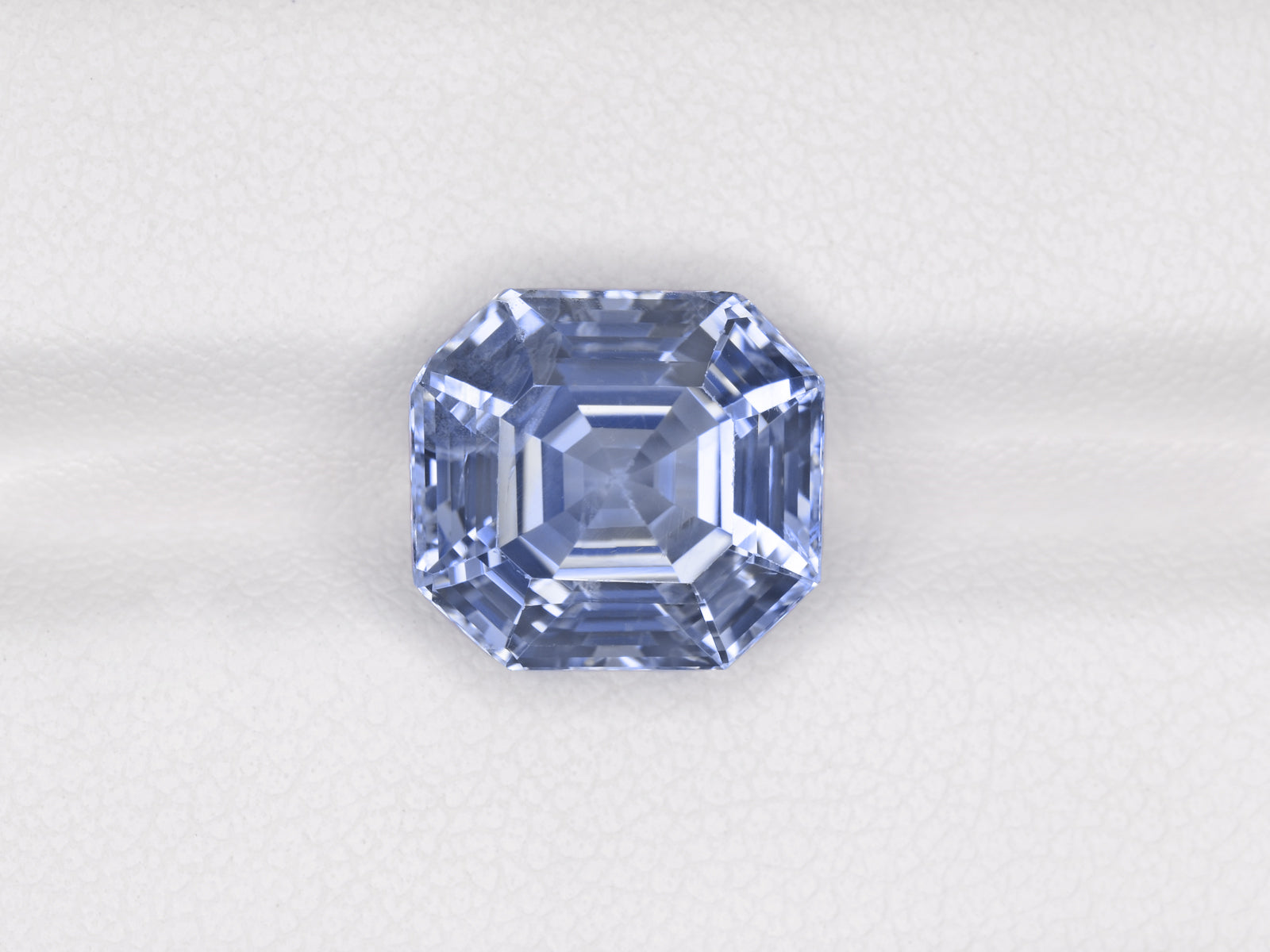 8800783-octagonal-lustrous-pastel-blue-igi-sri-lanka-natural-blue-sapphire-7.14-ct