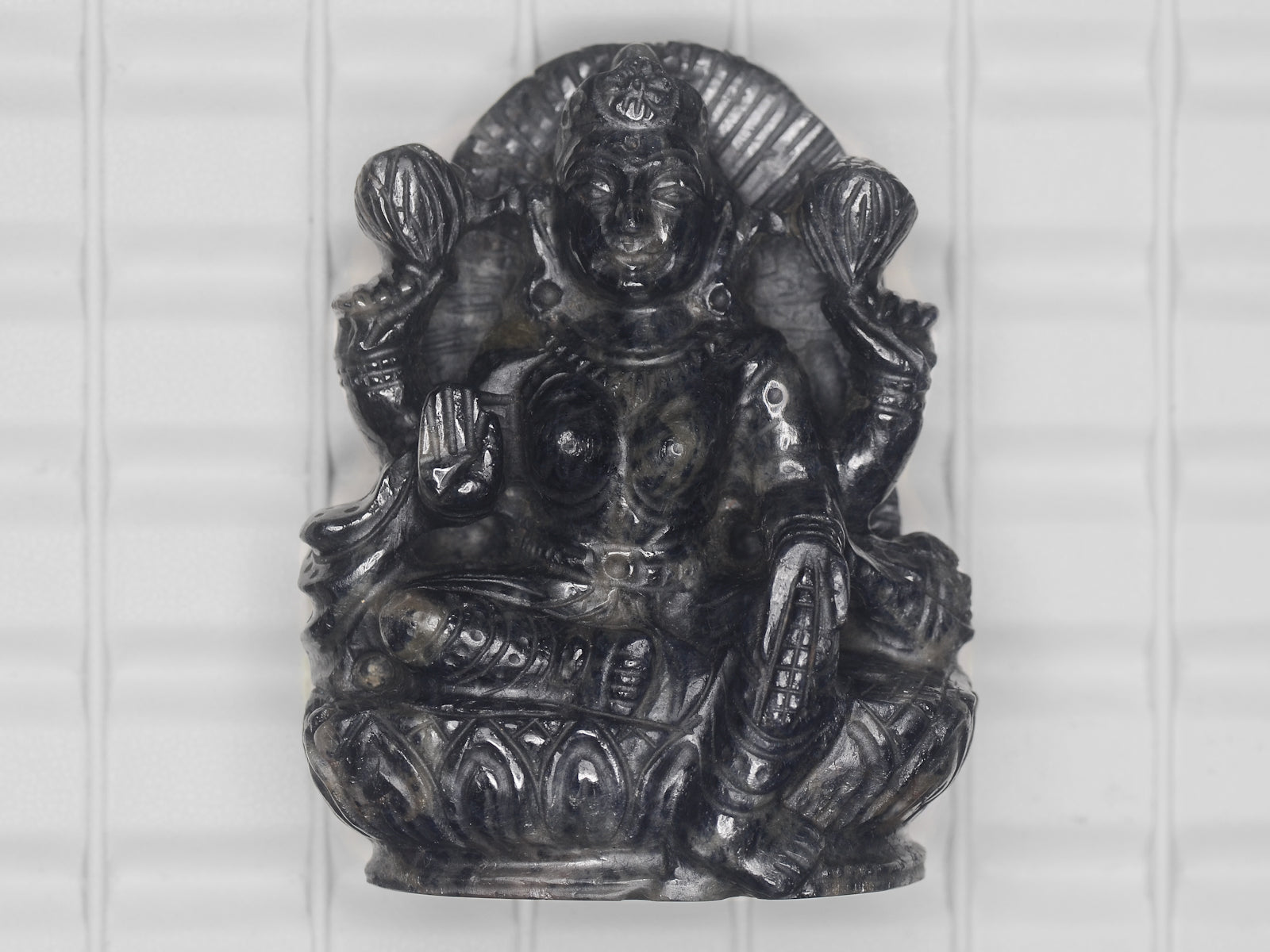 8800841-carved-dark-greyish-blue-gii-sierra-leone-natural-blue-sapphire-1062.52-ct