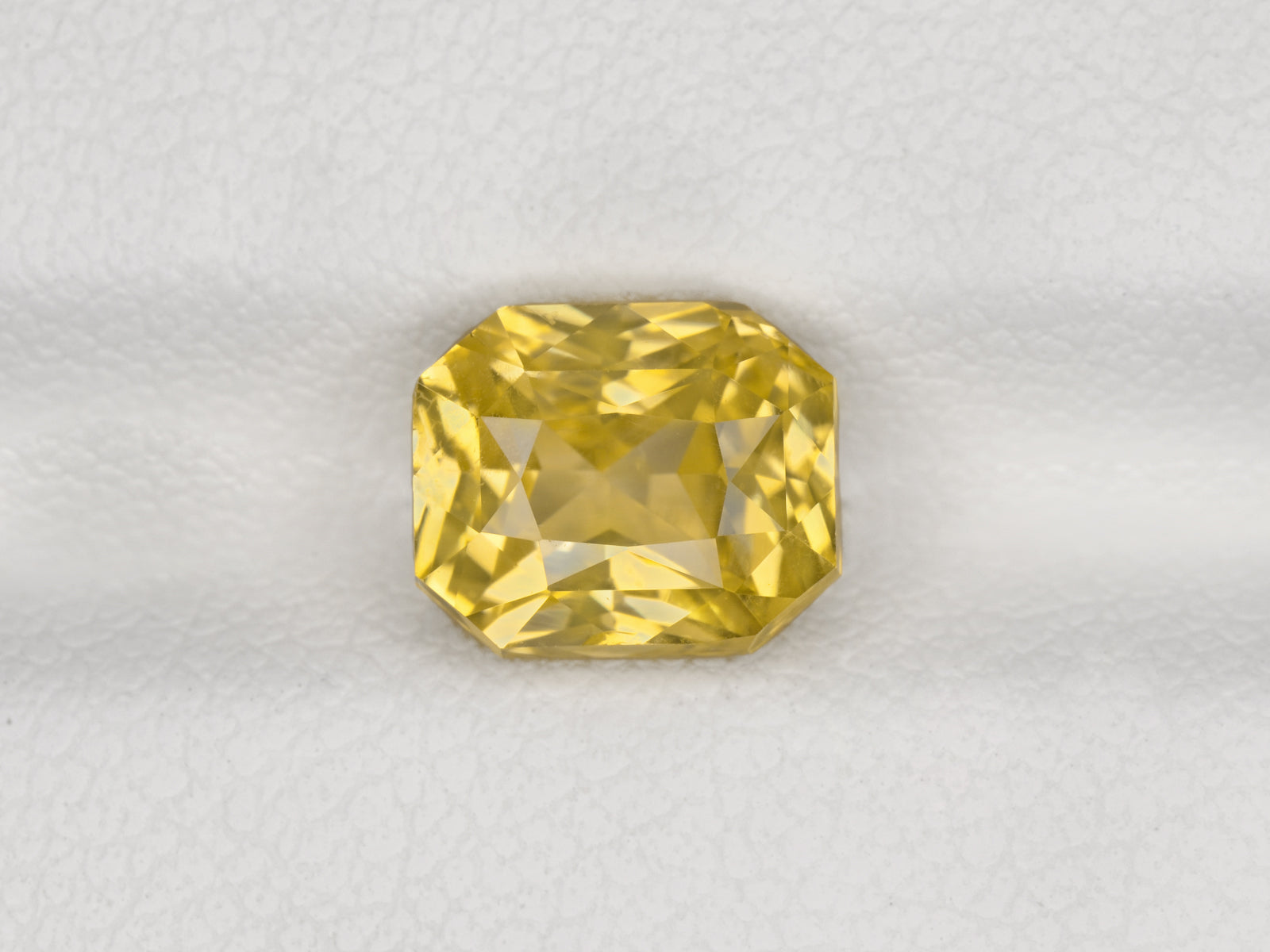8800785-octagonal-lustrous-intense-yellow-igi-sri-lanka-natural-yellow-sapphire-3.02-ct