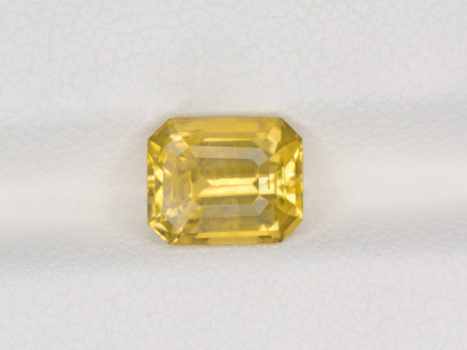 8800787-octagonal-fiery-vivid-yellow-igi-sri-lanka-natural-yellow-sapphire-2.25-ct