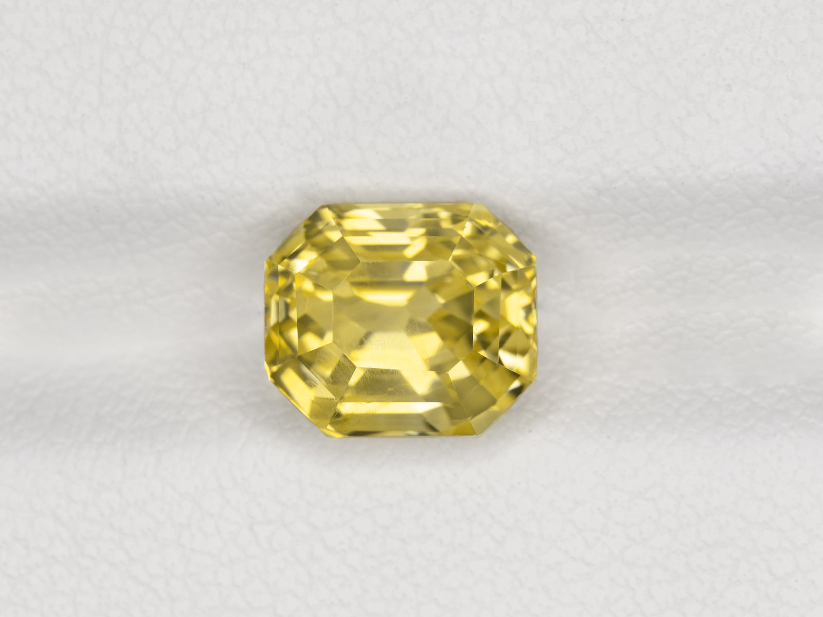 8800788-octagonal-lustrous-yellow-igi-sri-lanka-natural-yellow-sapphire-3.69-ct