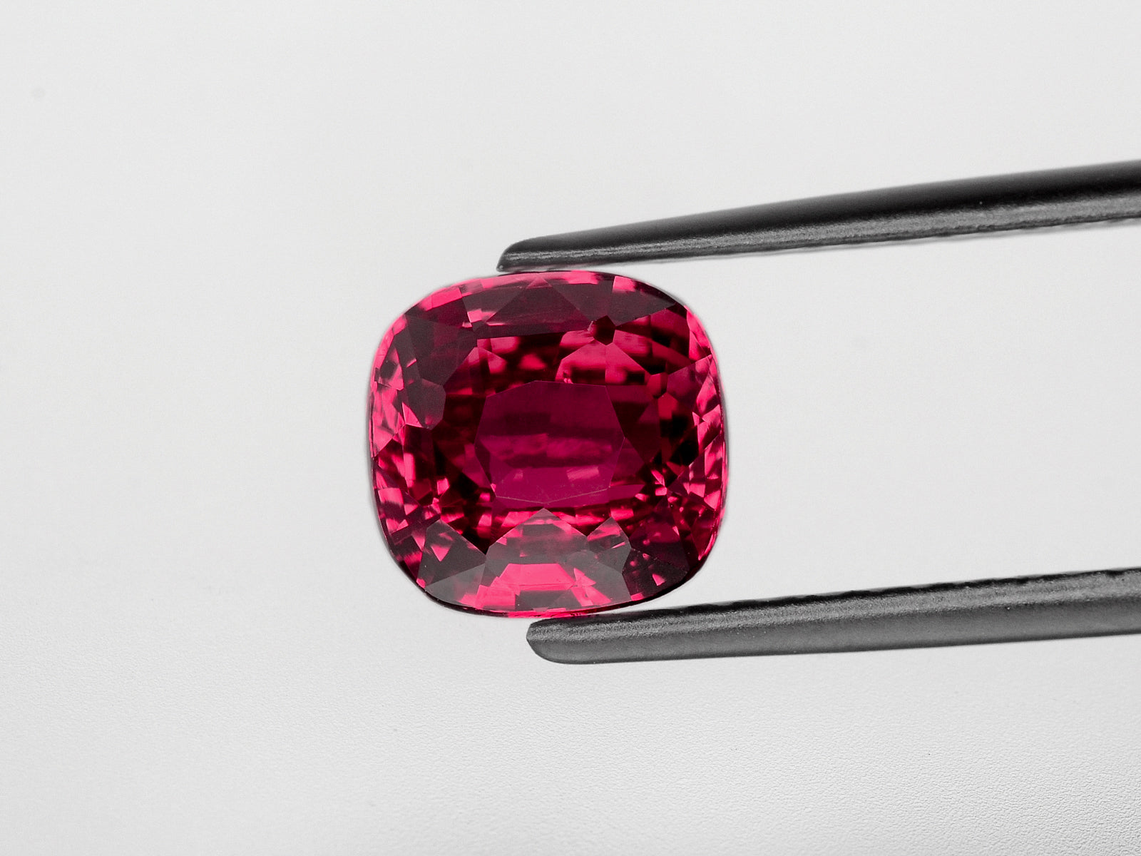 8800720-cushion-fiery-vivid-purple-red-grs-mozambique-natural-ruby-4.00-ct