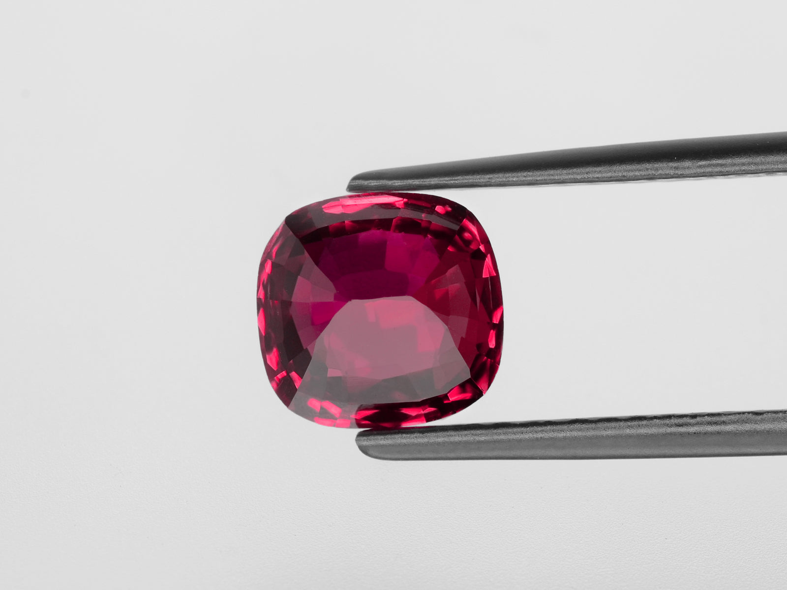 8800720-cushion-fiery-vivid-purple-red-grs-mozambique-natural-ruby-4.00-ct